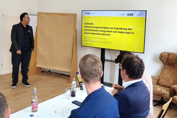 ScStrukt Forscher referiert über Projekt